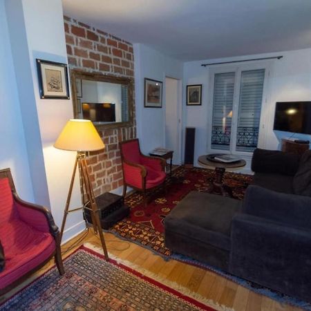 Very French Two Bedroom In The Heart Of Paris Exteriör bild