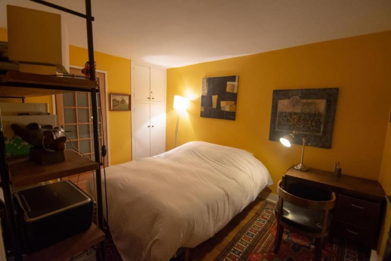 Very French Two Bedroom In The Heart Of Paris Exteriör bild