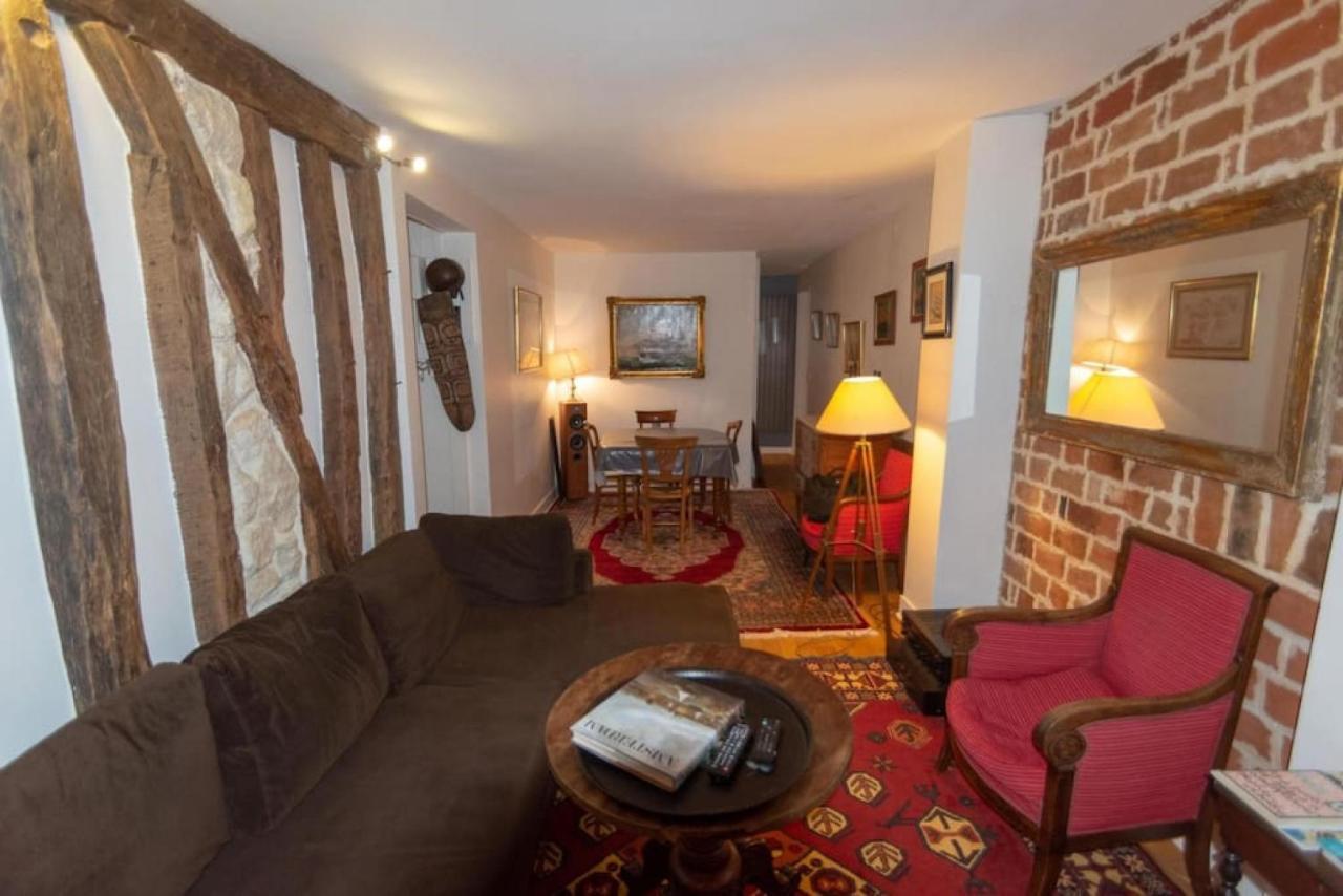 Very French Two Bedroom In The Heart Of Paris Exteriör bild