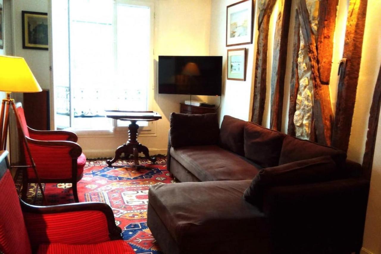 Very French Two Bedroom In The Heart Of Paris Exteriör bild