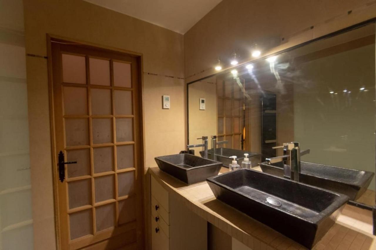 Very French Two Bedroom In The Heart Of Paris Exteriör bild