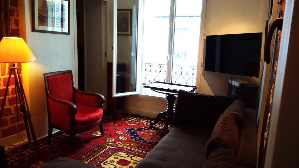 Very French Two Bedroom In The Heart Of Paris Exteriör bild